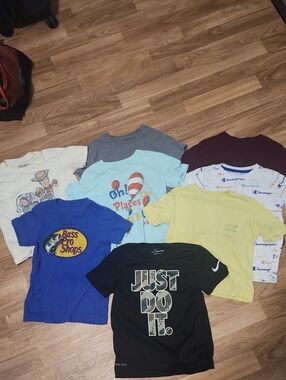 Boy Assorted Screen Tees (1) Vineyard Vines (1) Nike (2) Cat & Jack (8) Total
